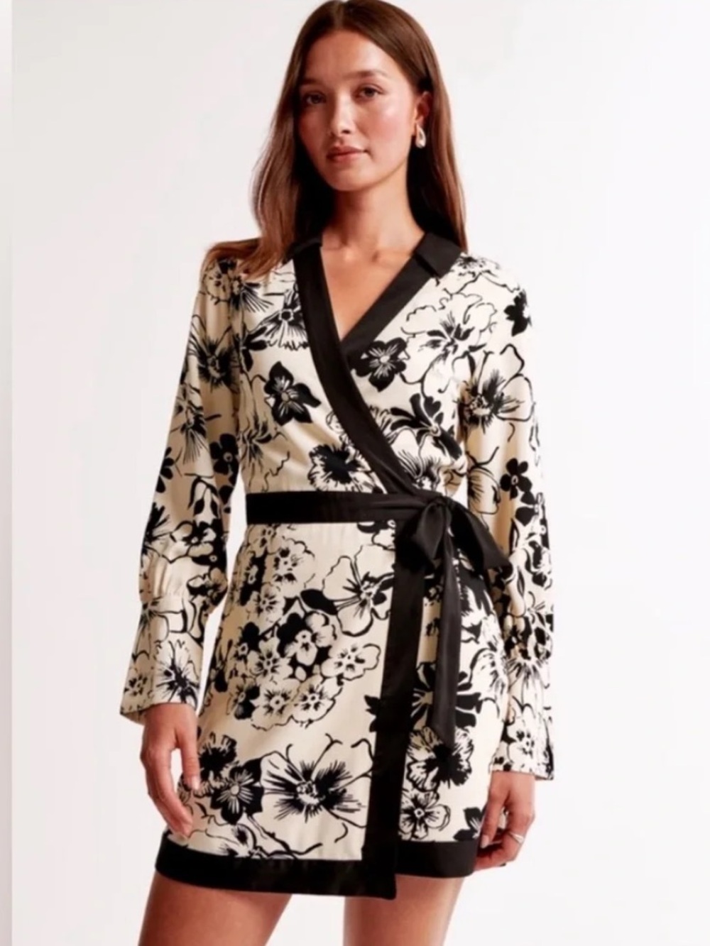 NWT Abercrombie & Fitch Black and Cream Floral Kimono Wrap Dress